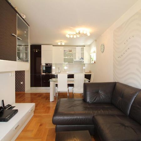 Macadamia apartment with garage parking Split Bagian luar foto
