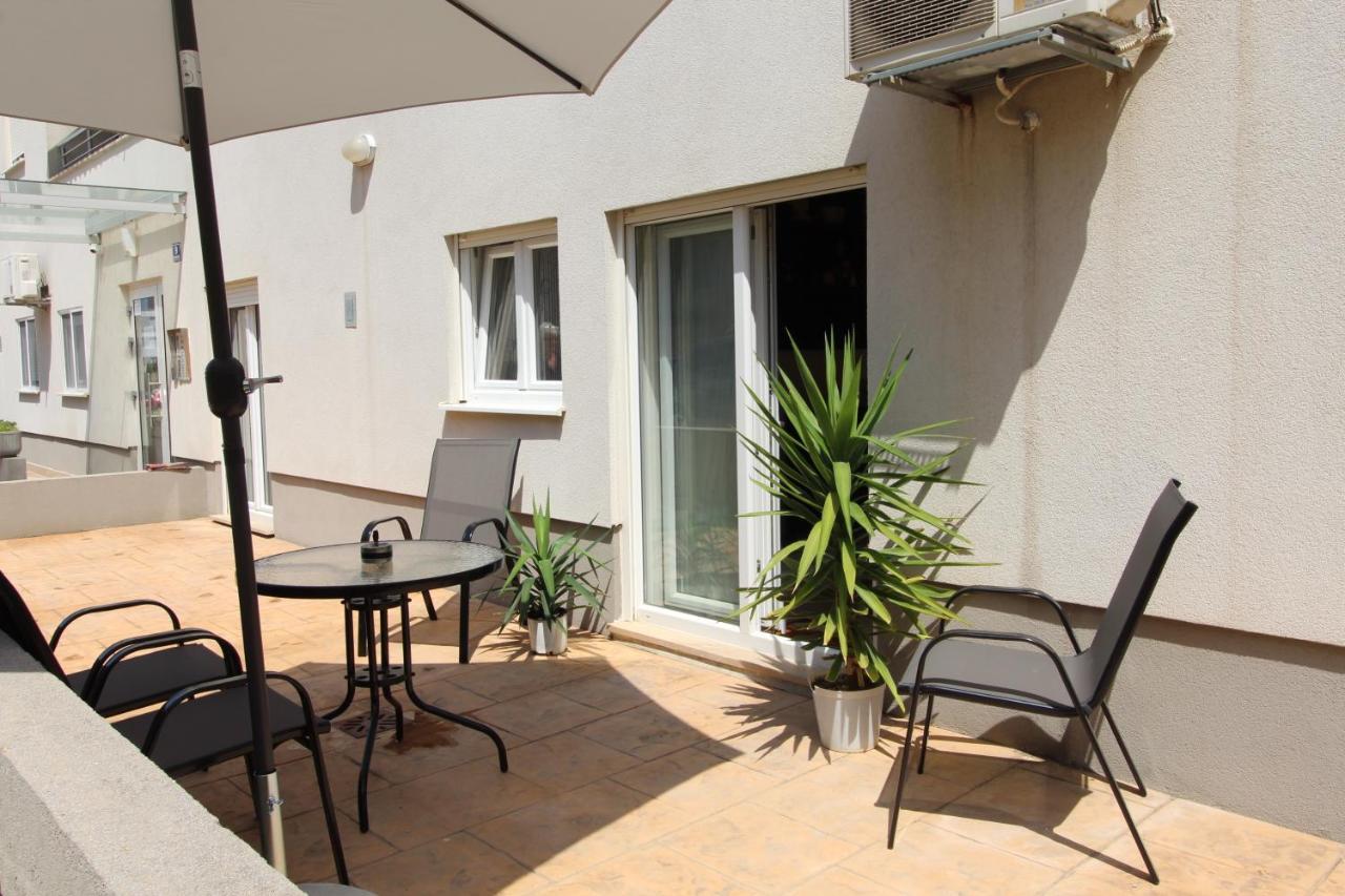 Macadamia apartment with garage parking Split Bagian luar foto