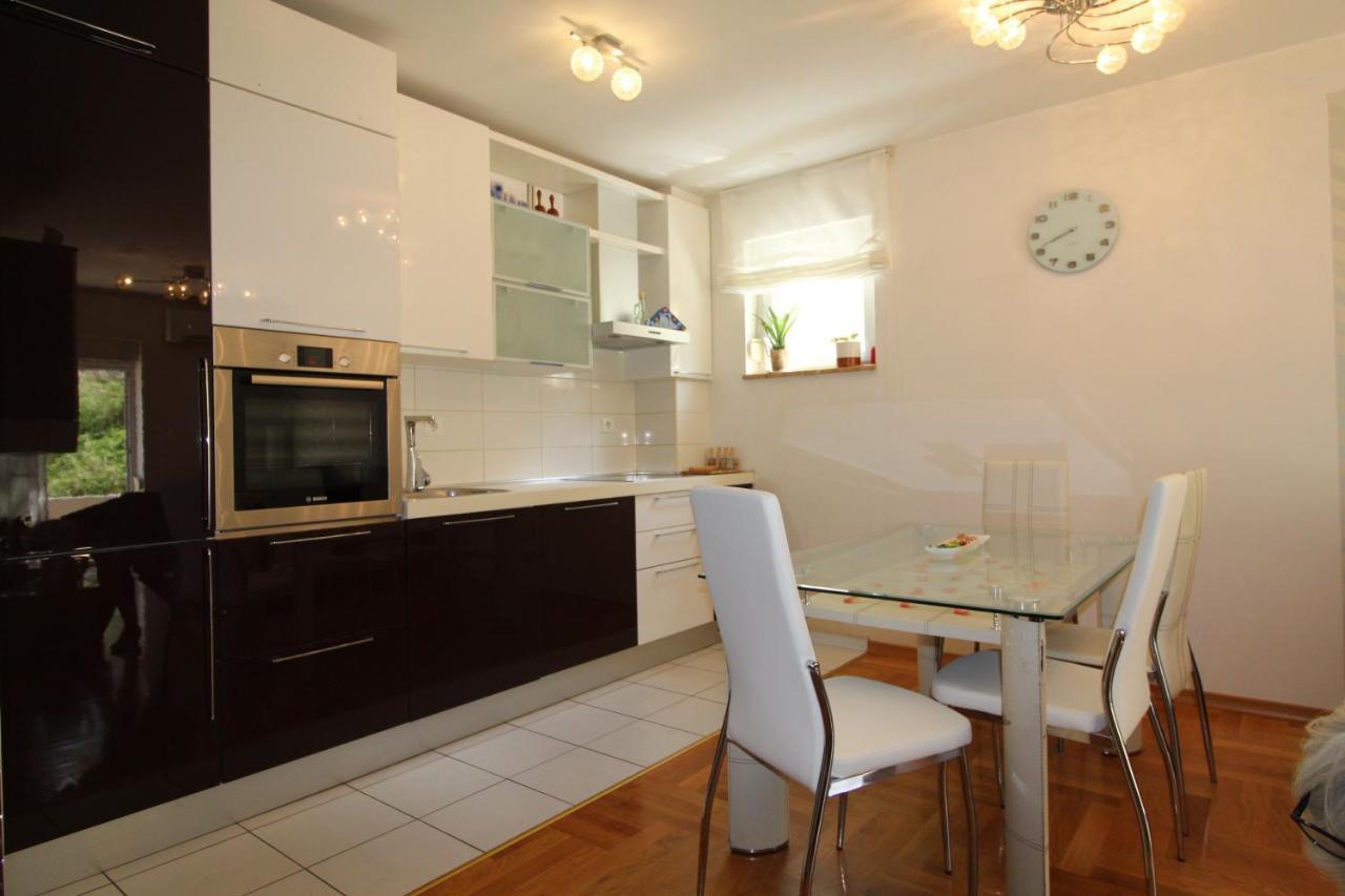 Macadamia apartment with garage parking Split Bagian luar foto