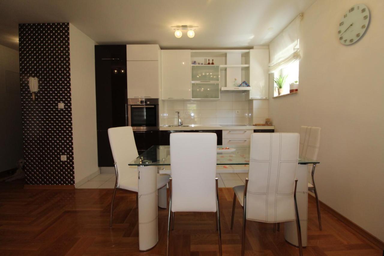 Macadamia apartment with garage parking Split Bagian luar foto